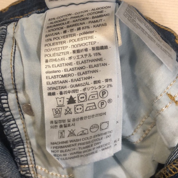 Levi’s jean shorts. Size 28. - Picture 6 of 6